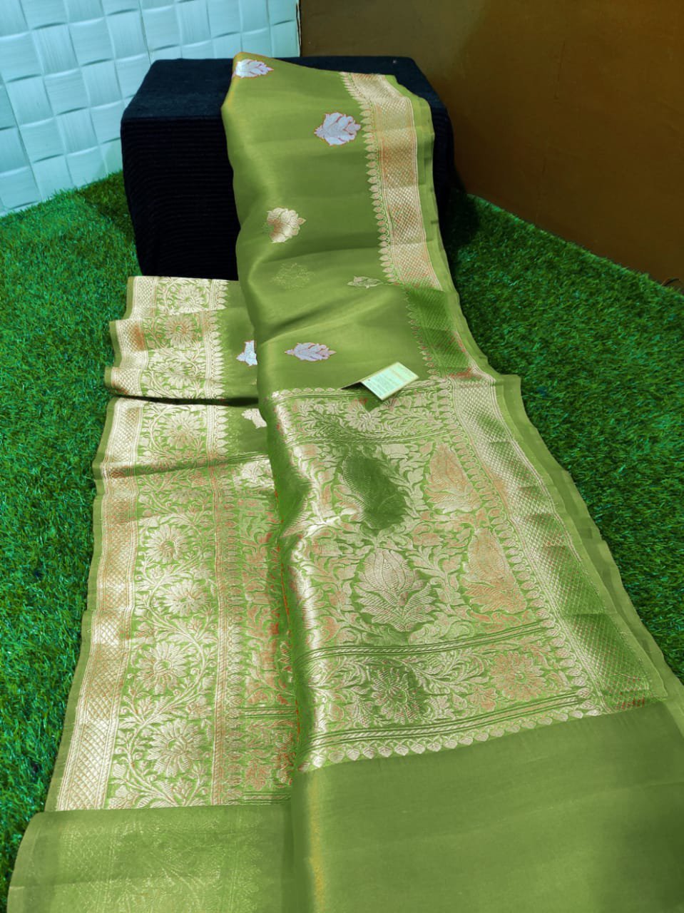 kora banarasi saree