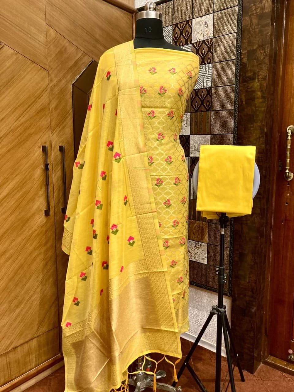 banarasi jamdani suit wholesale supplier 14 pcs Bundle