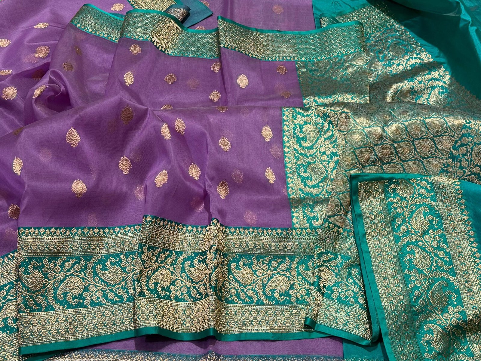 Banarasi Kora Saree Mashru Border Design Beautiful Floral Buti Colour Lavender