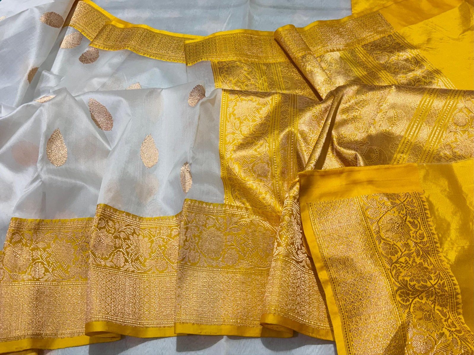 Golden Glow – Pure Kora Silk Saree with Radiant Yellow Mashru Border